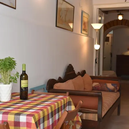 Scala Di Korthi Ground Floor 아파트
